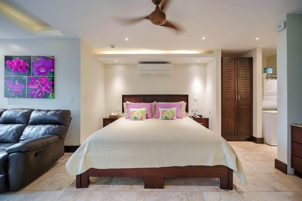 Walk to beach Vista Hermosa Estate Lucrative Contemporary Estate
