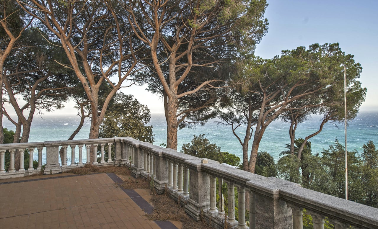 Luxury Seafront Villa in Liguria