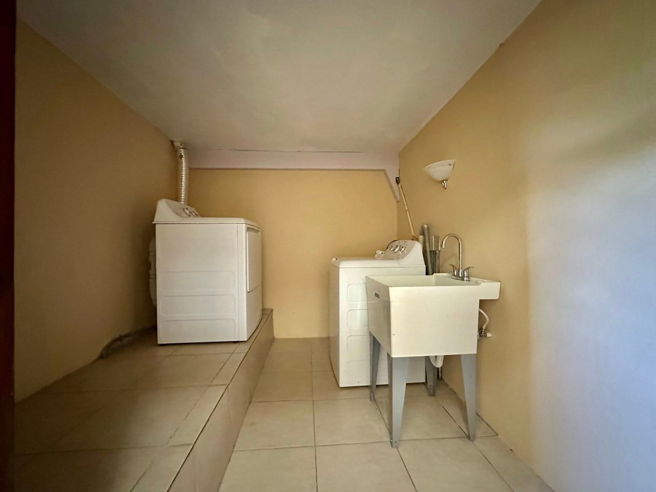 1125 Havers Estate 3 Bedroom Apartment