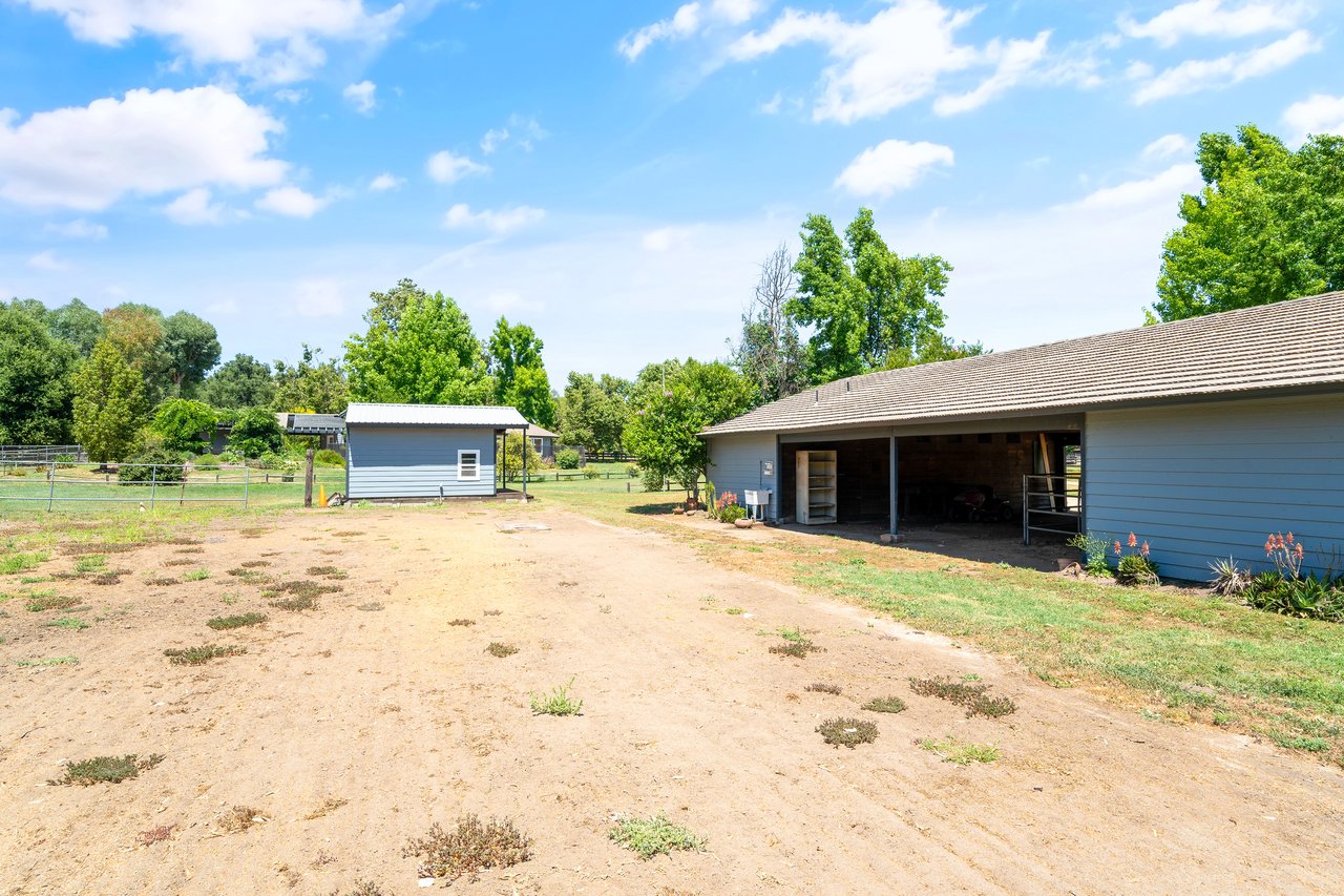 37797 Calle De Lobo