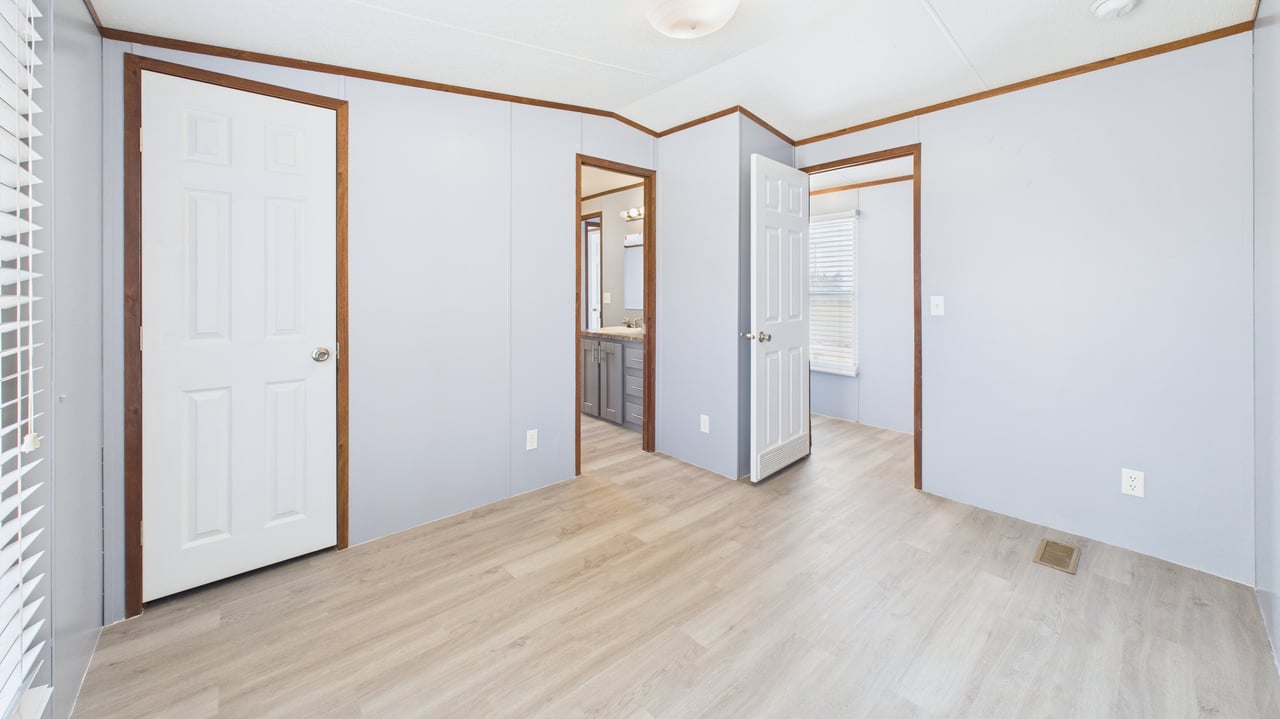 2115 W 45th St