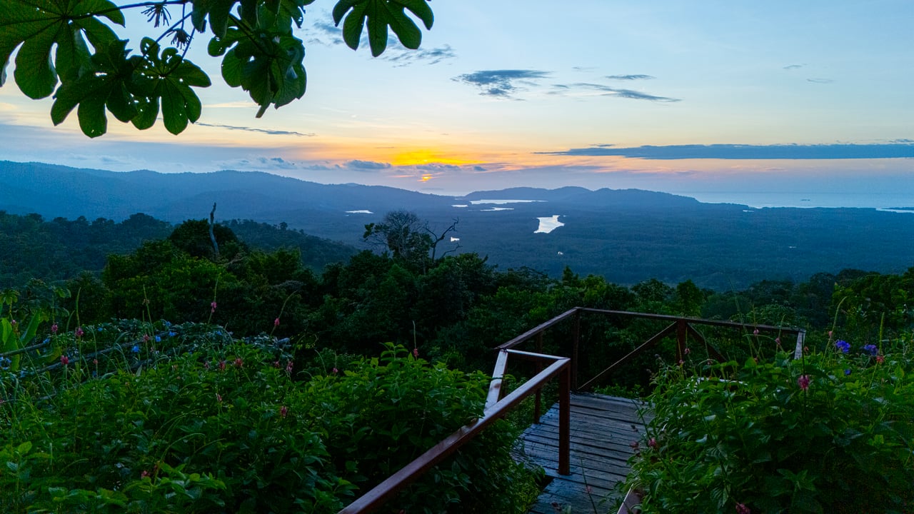 67 acres development (15 titled lots) with breathtaking views in Sierpe