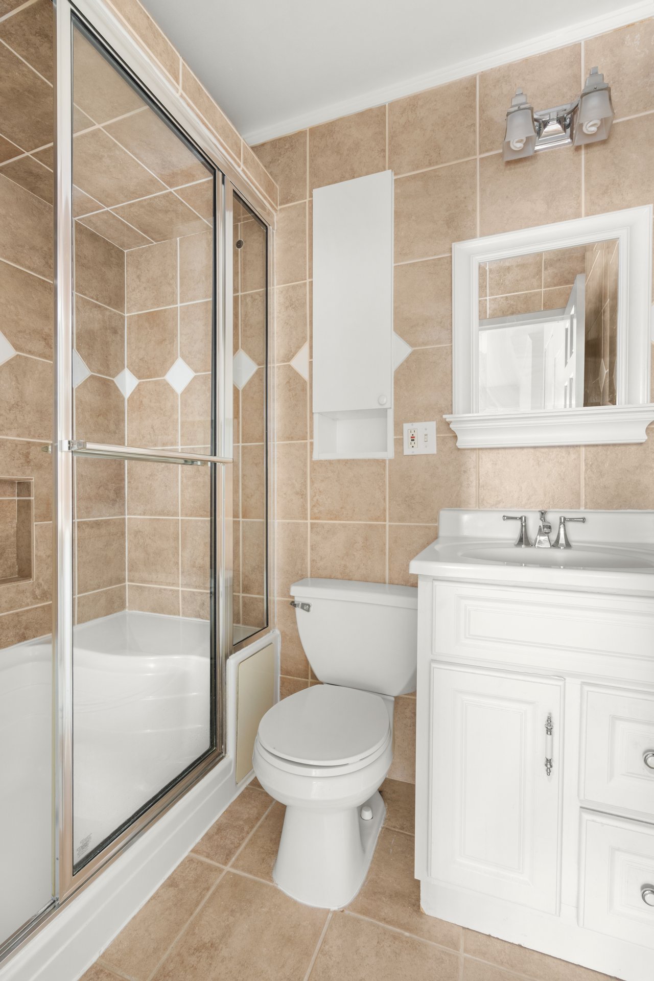 32 West 40th Street, 4L - Bryant Park Place