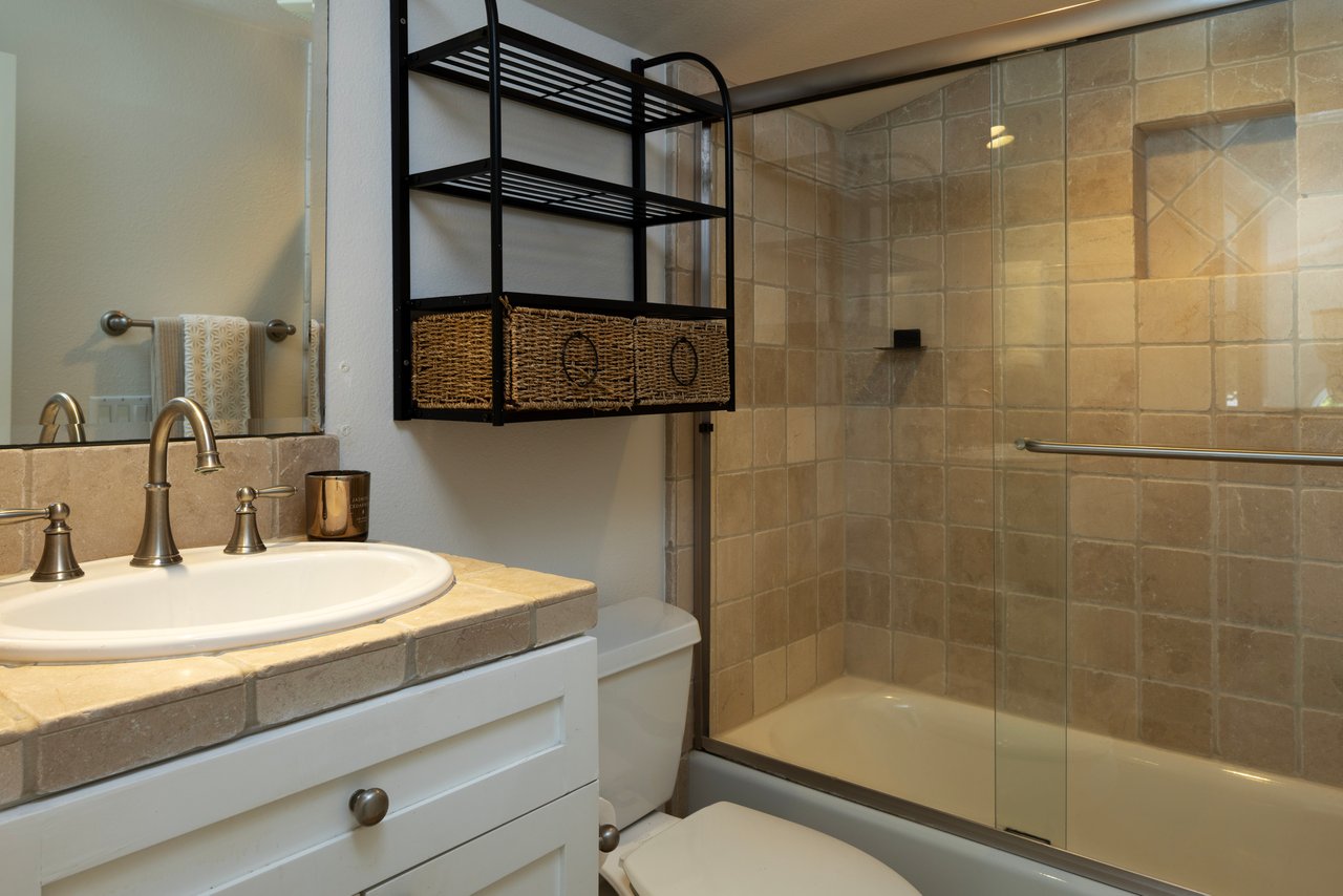 Furnished Lease in The Village