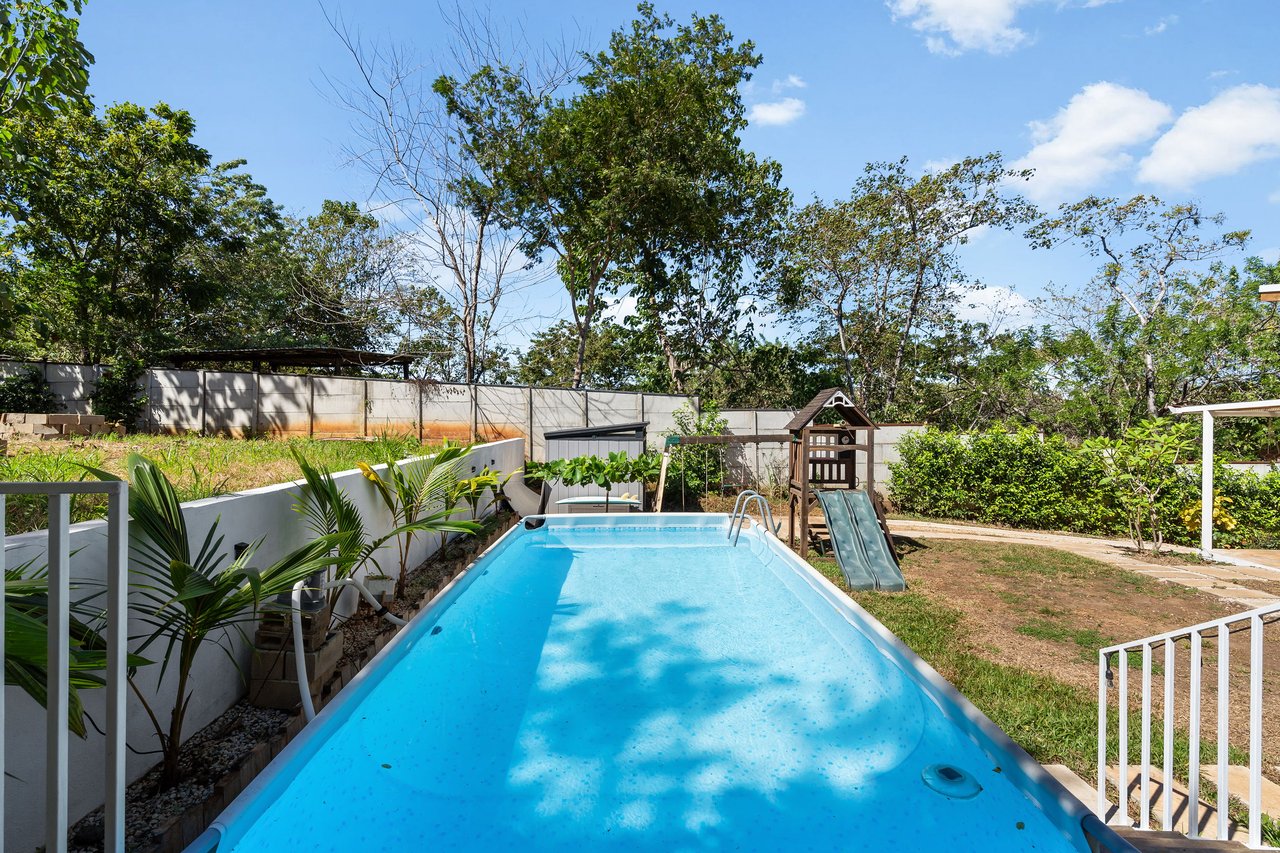 Casa Vista Grande | Lovely Modern Home at the Beach with Space to Build