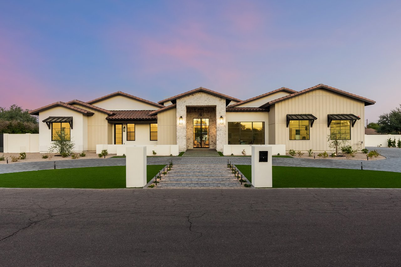 10809 North 82nd Place