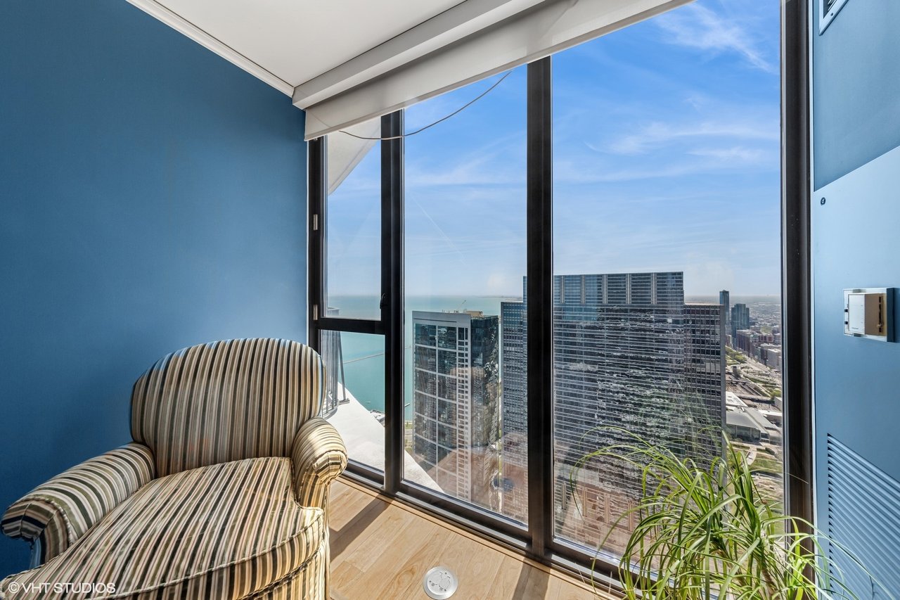 225 N Columbus Dr 7408
