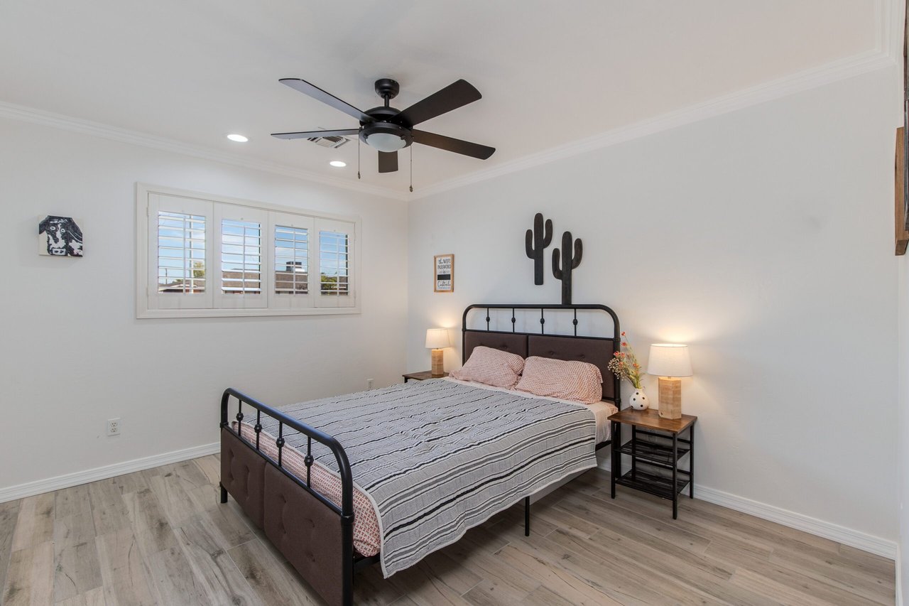 8043 E Clarendon Ave