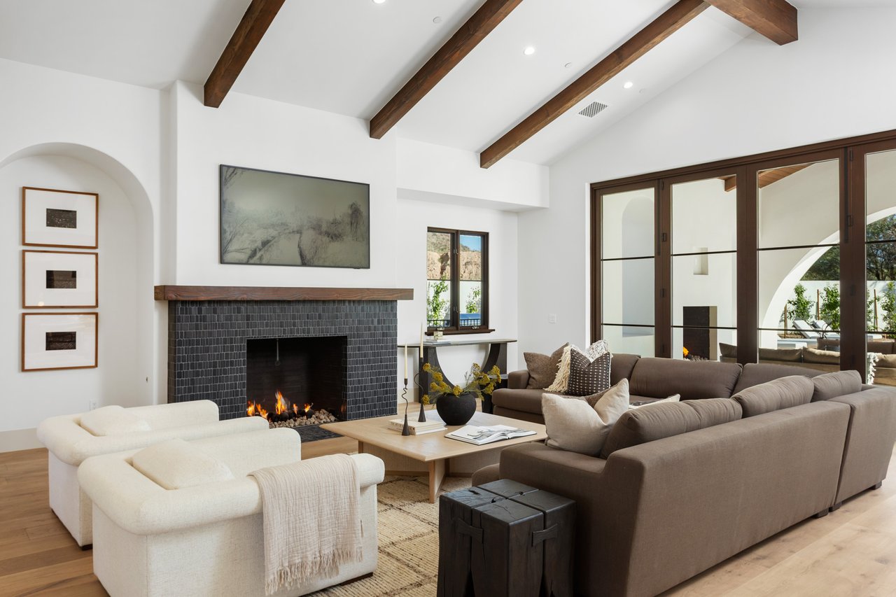 4605 E ROCKRIDGE Road