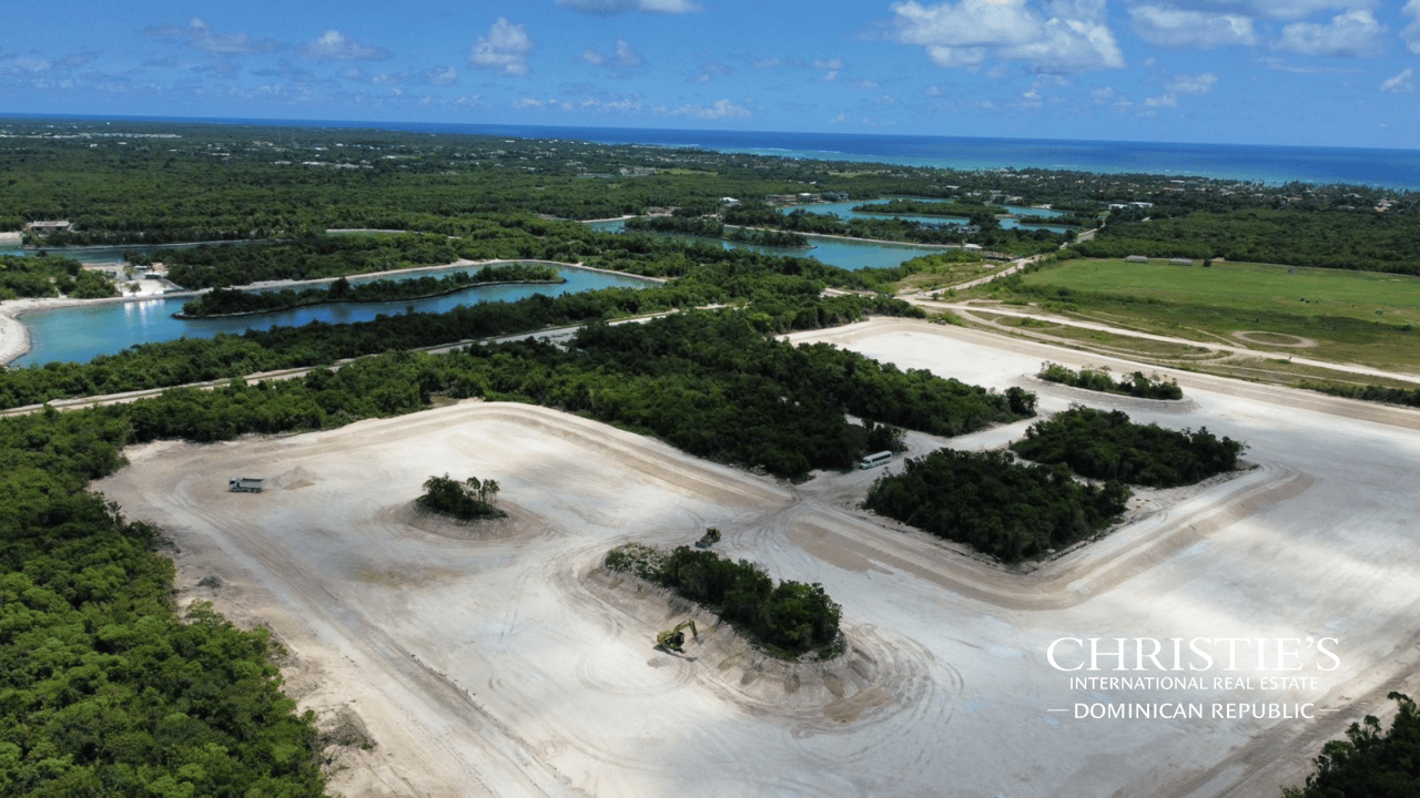 Build Your Waterfront Oasis – Lakefront Land in Punta Cana Resort & Club