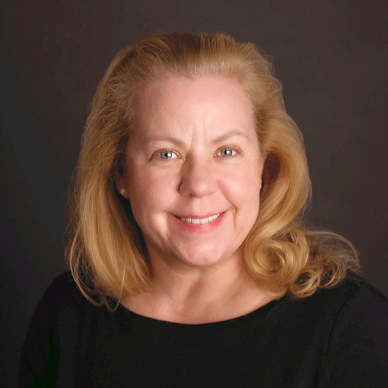 Linda Painter Damariscotta, ME Real Estate Agent Headshot