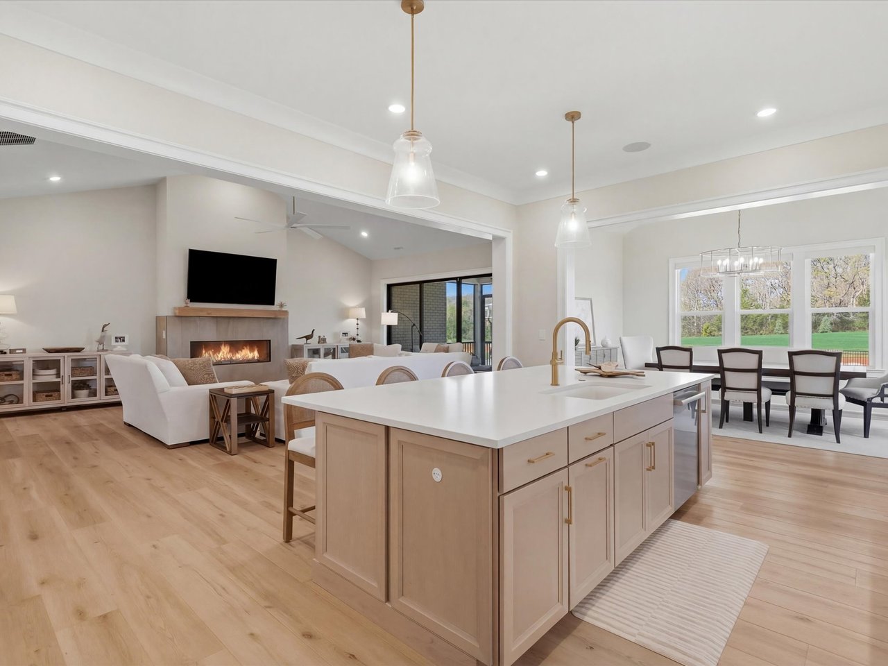 1008 Broadmoor