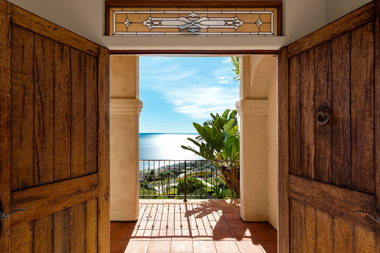 4240 Avenida De La Encinal