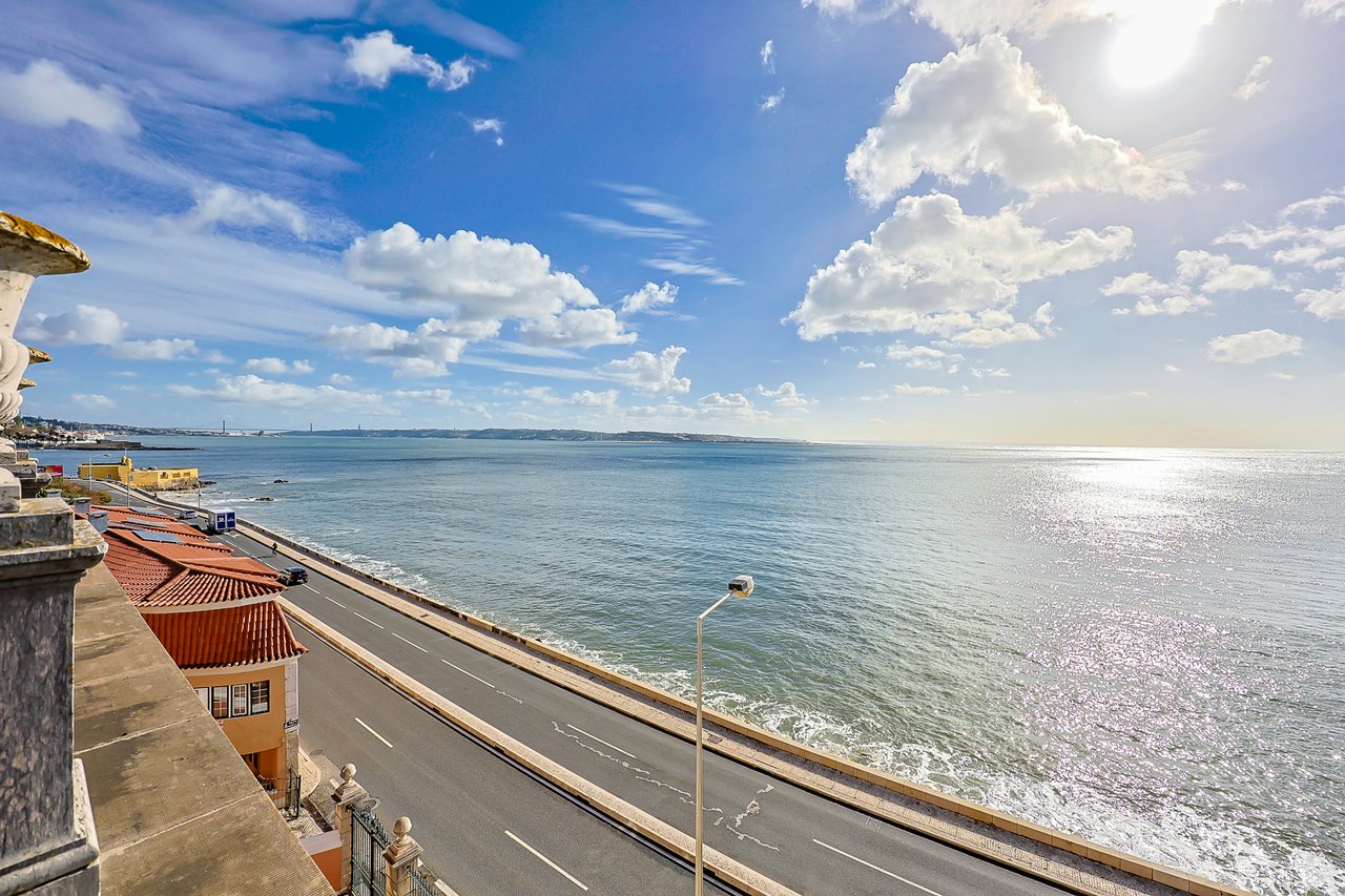 Quinta do Relógio: Historic 19th-Century Waterfront Palacete in Paço de Arcos, Oeiras