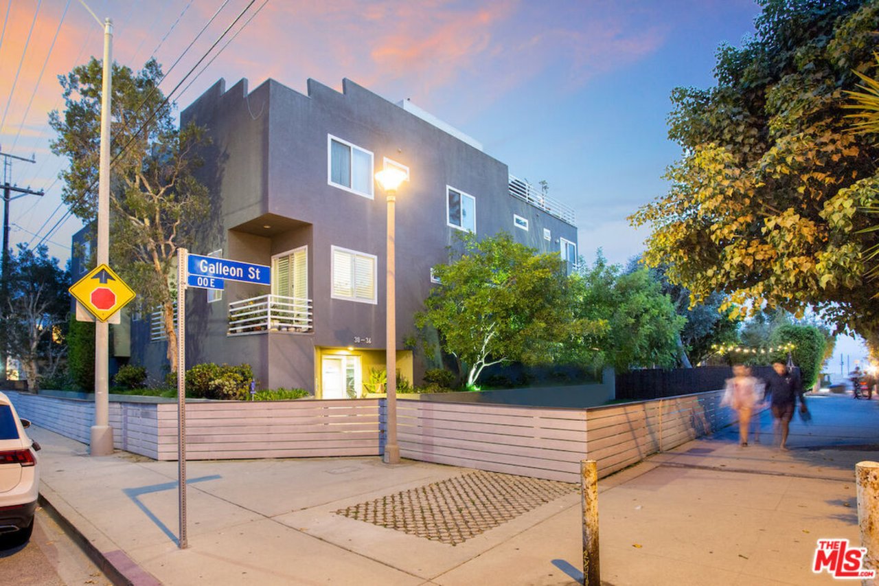 32 Galleon St