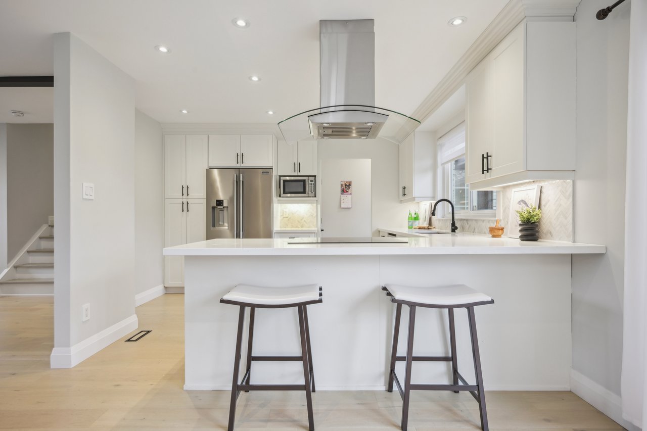 Completely Renovated Sidesplit on an Exclusive Cul-De Sac