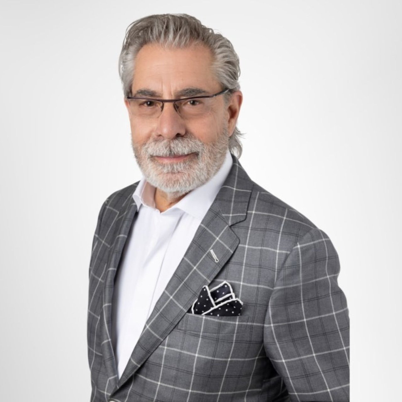 Michael Christodolou Roslyn, NY Real Estate Agent Headshot