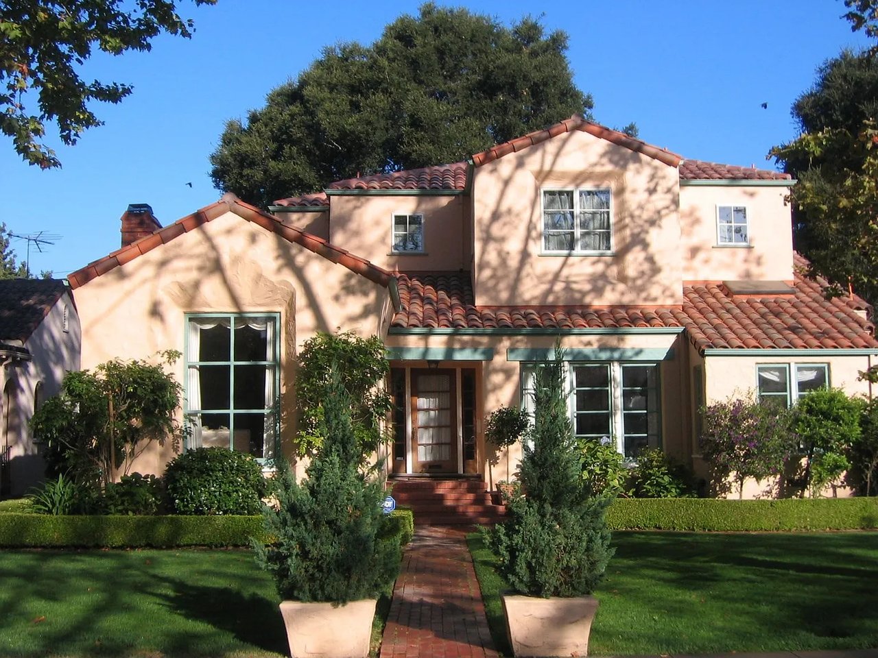 18 Aragon Blvd