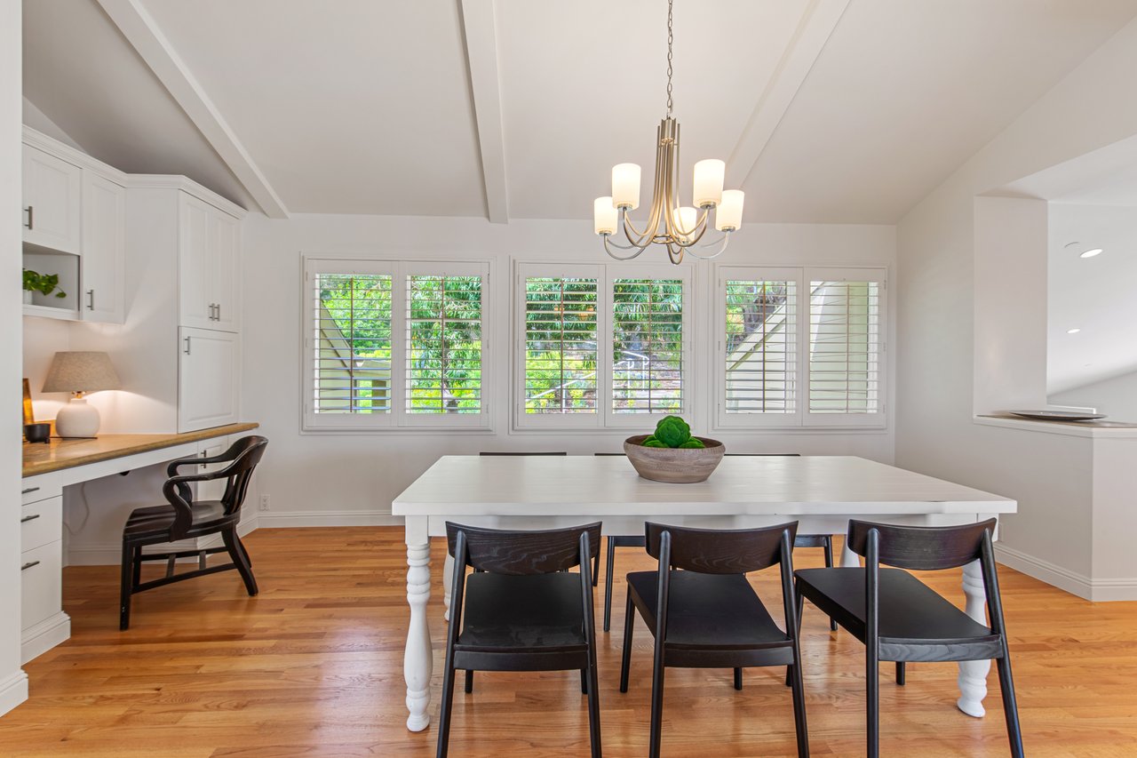 Picturesque and Private View Residence