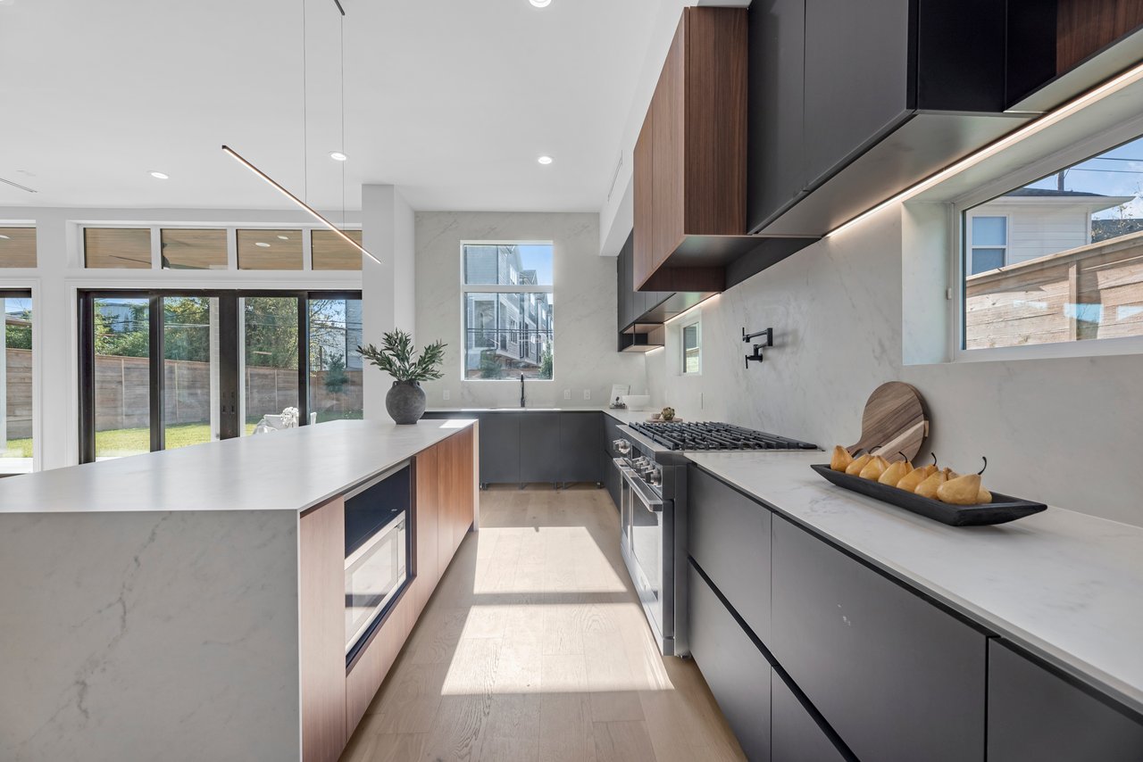 963 West 41st Street