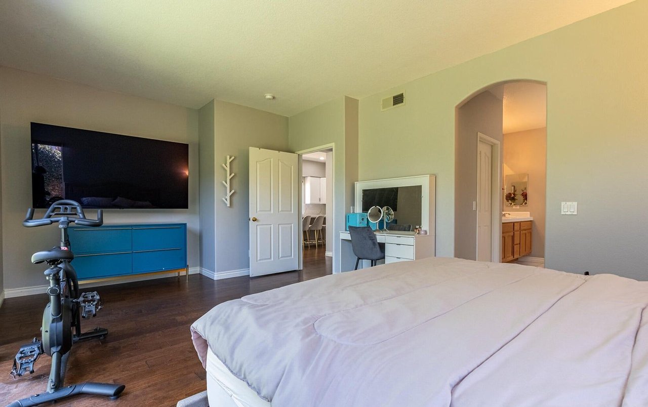 665 Camino De La Luz