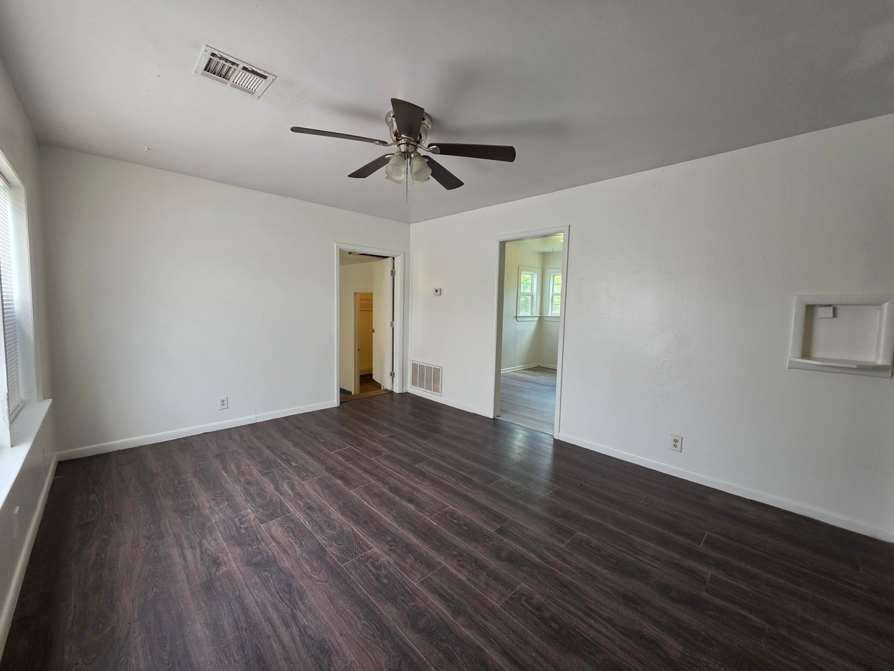 310 W 35th St