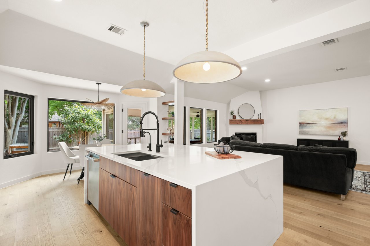 5604 TRELAWNEY Ln, Austin, Texas 78739