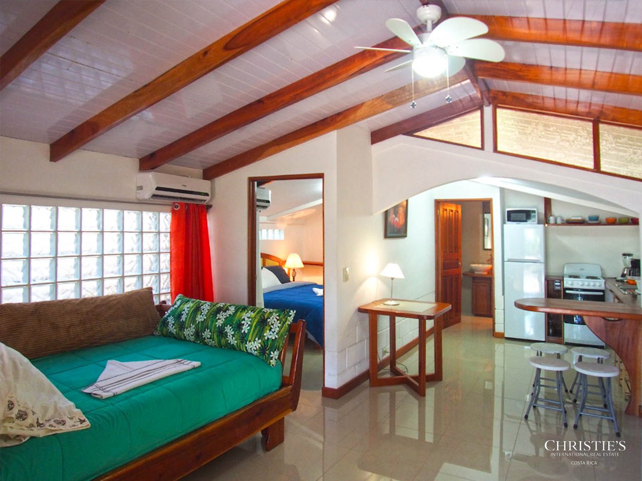 Hotel Las Tortugas - Legendary Beachfront Boutique Hotel 