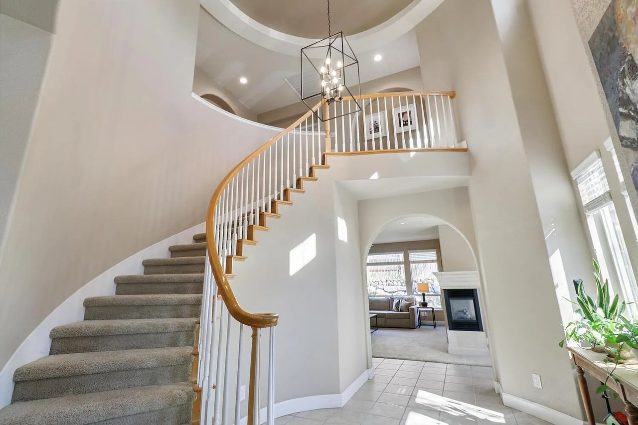2200 Red Hawk Ct