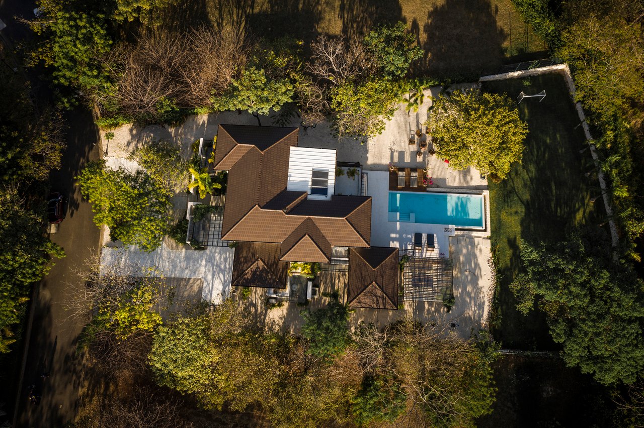 Villa Solana: Modern Luxury Steps from Playa Mansita in Hacienda Pinilla