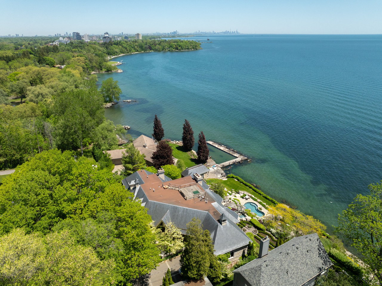 872 Whittier Cres