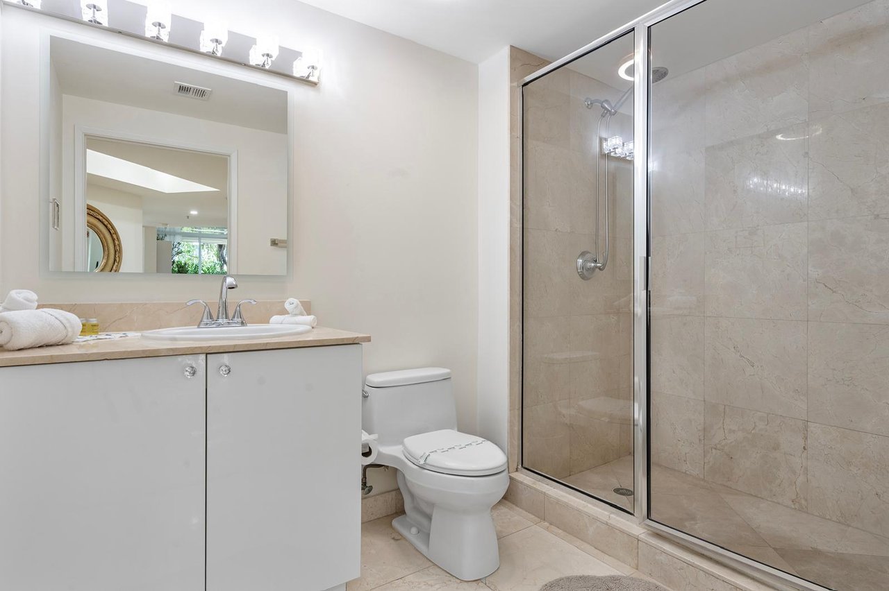 King David Short-Term Rental | Prime Location