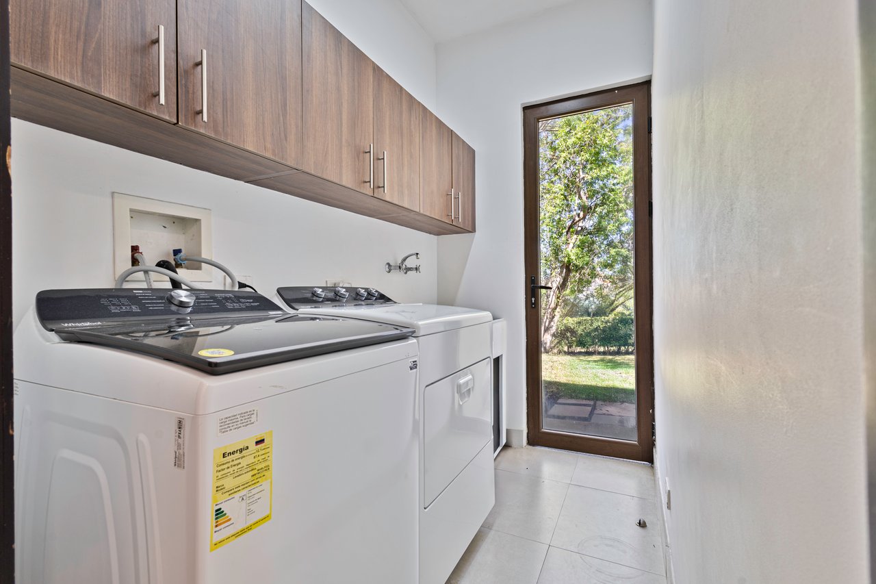 Gorgeous 5 Bedroom Home With Beach Club and Upscale Amenities