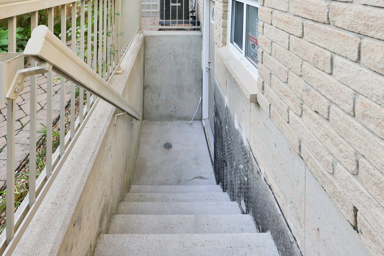 2304 Sovereign Street, Oakville