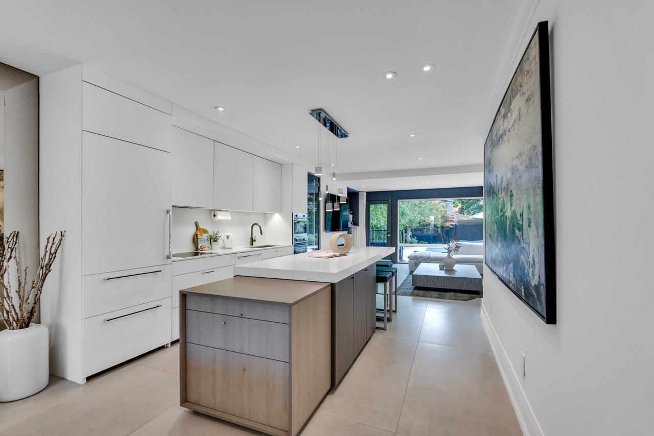 Gorgeous Upgraded Residence