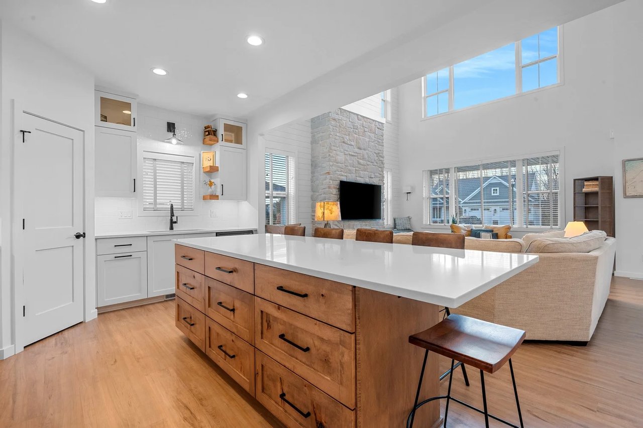 Ellis Hills - Howard Condo