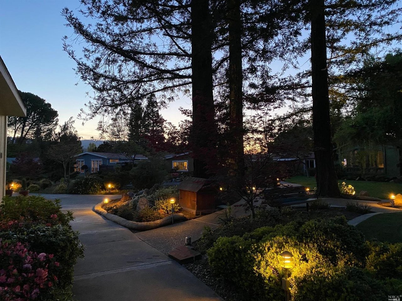 10 Los Robles Ct