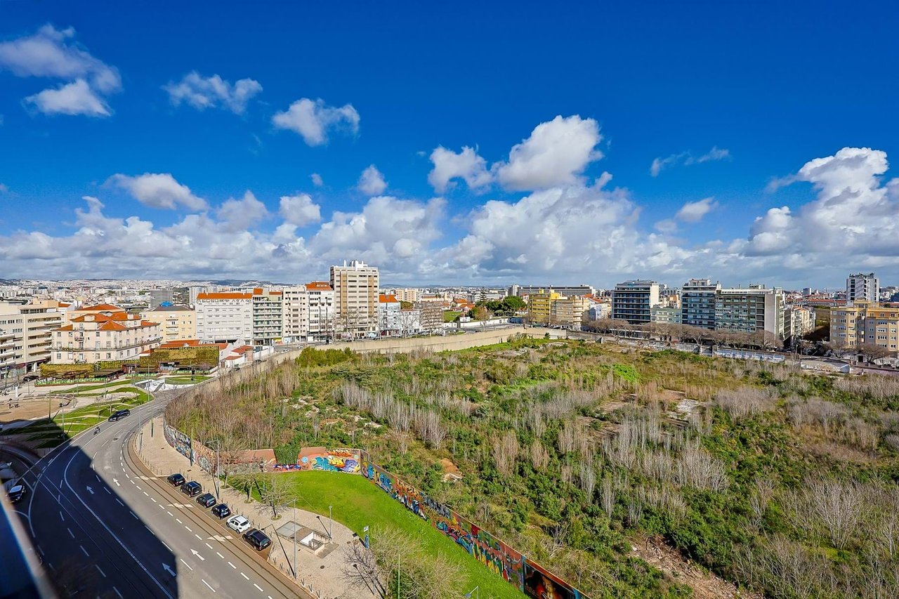 Luxury 3-Bedroom Apartment in Amoreiras with Panoramic Views