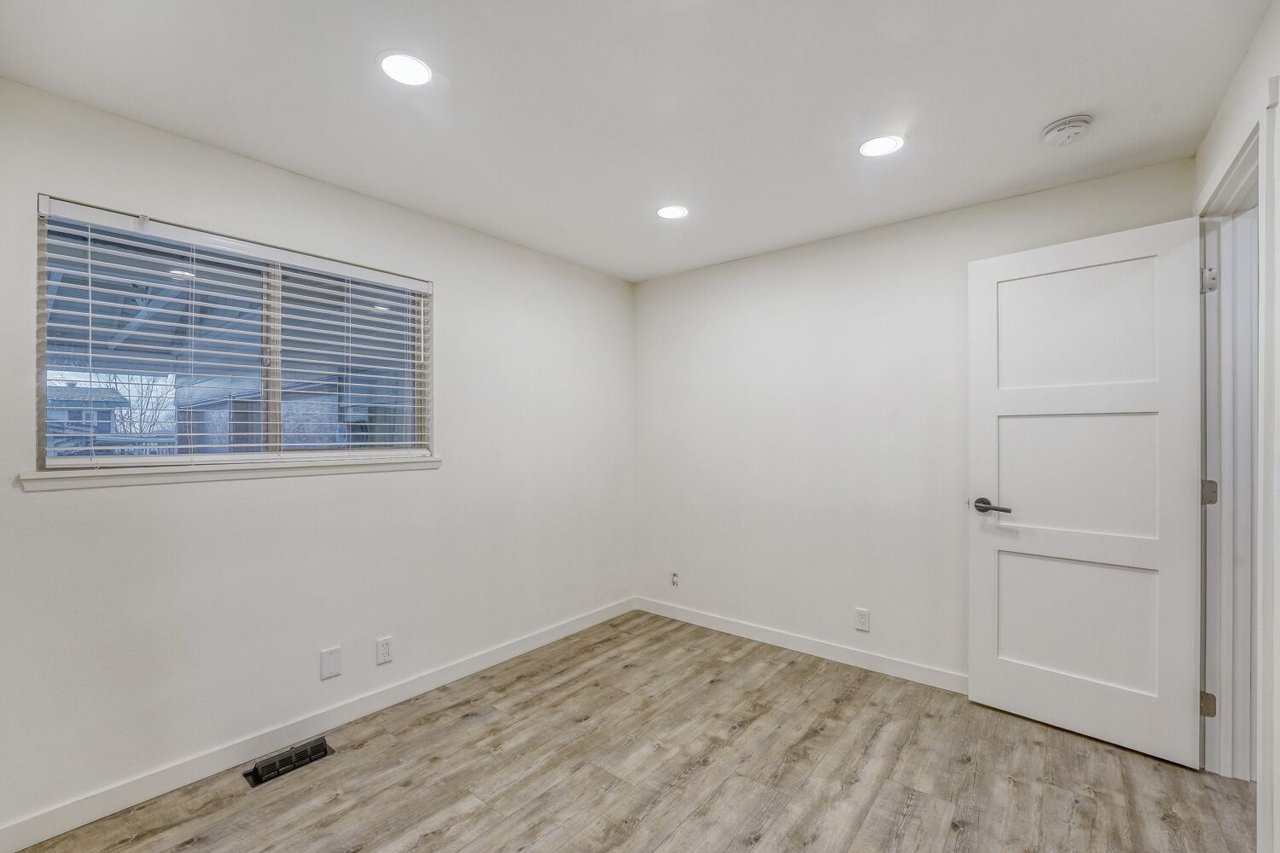 9632 S 216th St, Kent, WA 98031