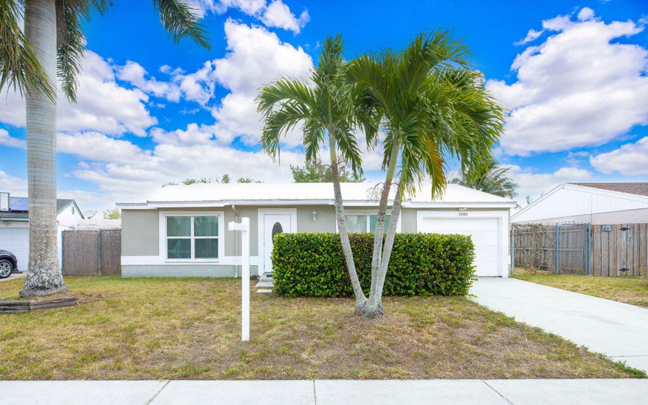 1385 Elmbank Way