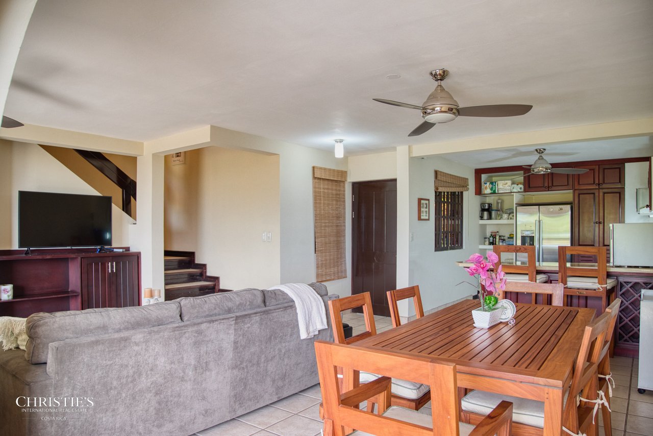 Exquisite Corner Townhouse with Panoramic Ocean Views – Faro Escondido