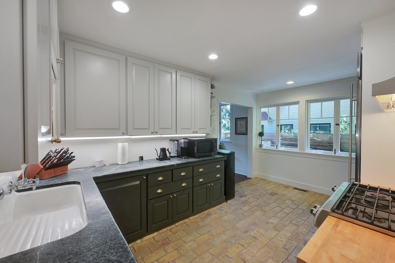 207 Madrone Ave