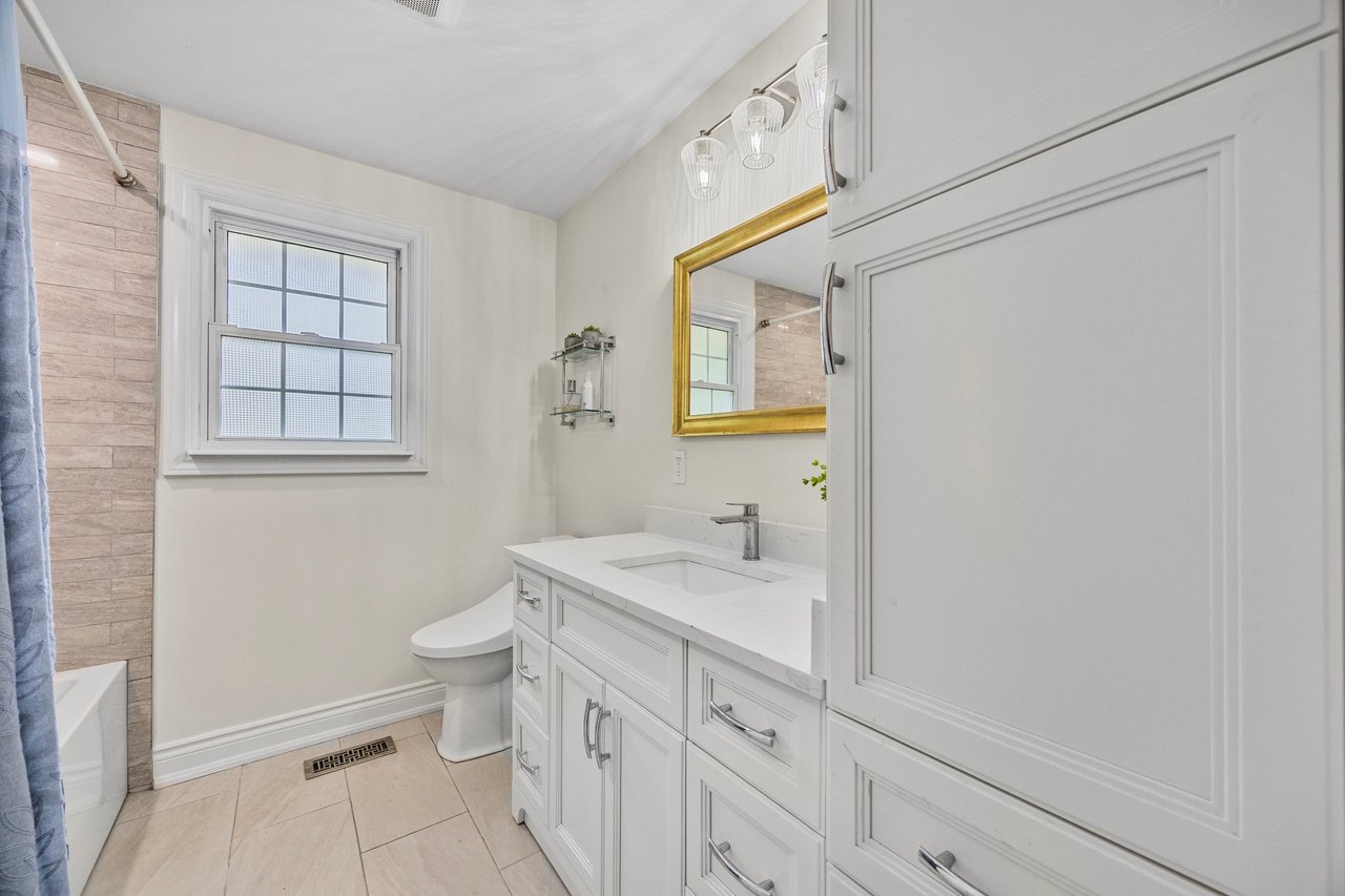 210 Richard Avenue, Newmarket