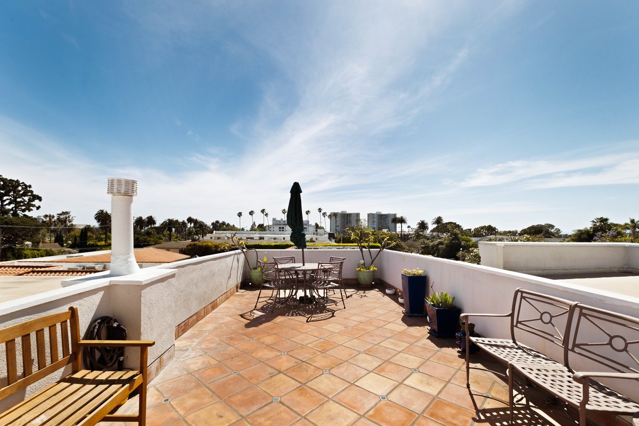 446 San Vicente Blvd #304, North of Montana