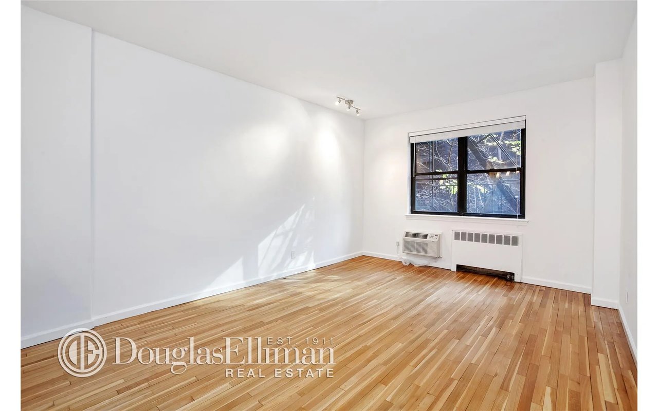 230 East 52nd Street Unit: 2E
