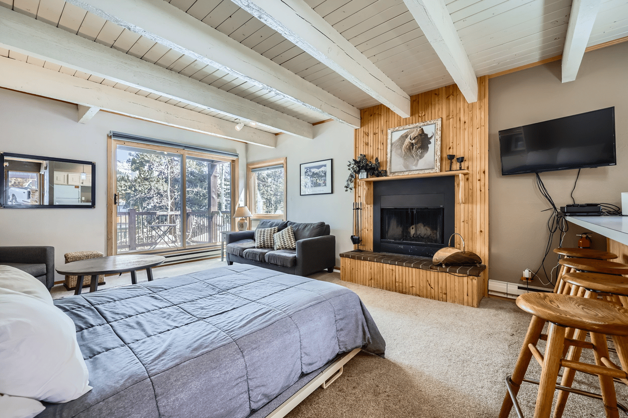 Just Listed: Light-Filled Breck Studio in Zone 1 – Walk to Lifts, Trails & Main Street!