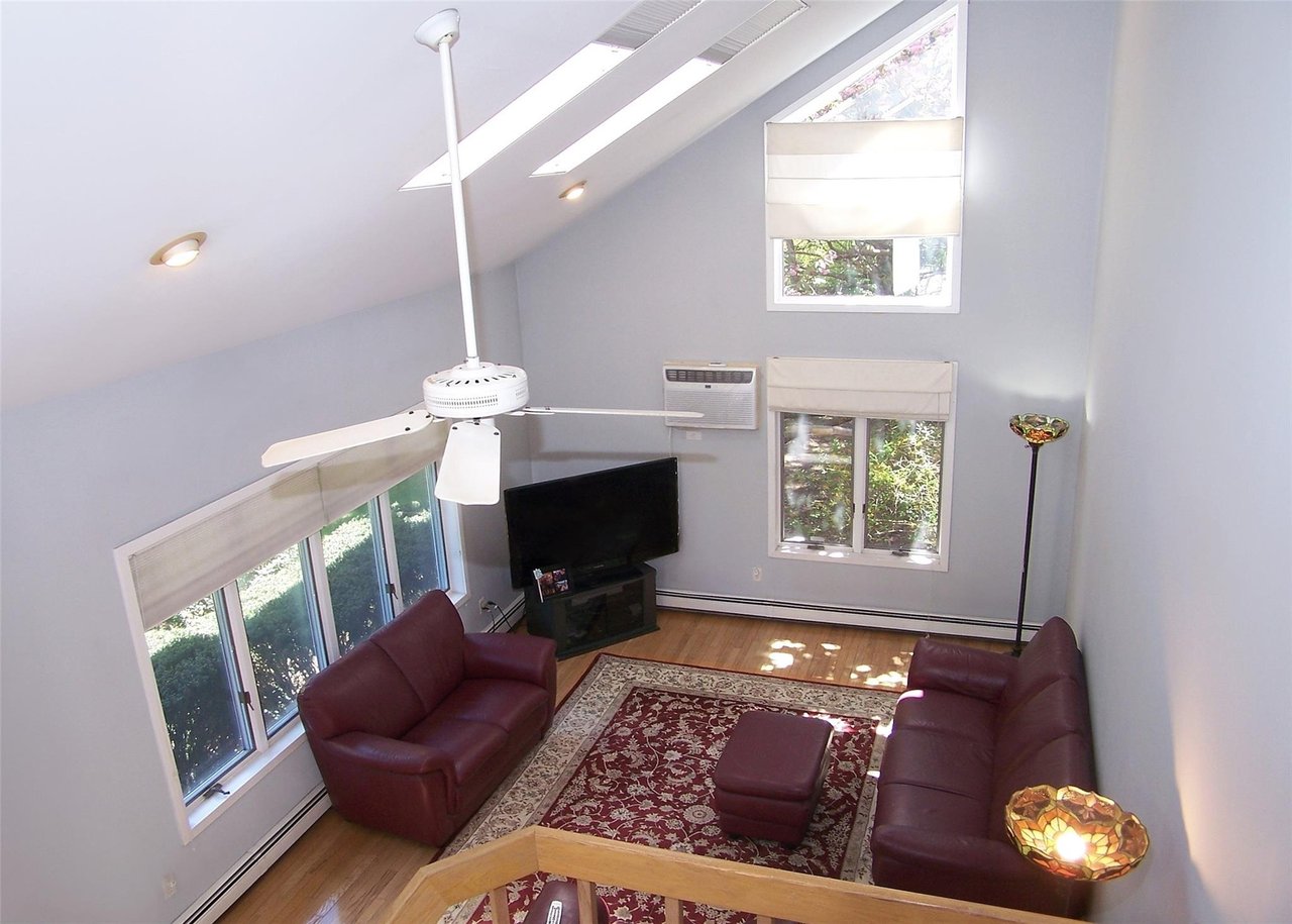 220 Bellport Ave