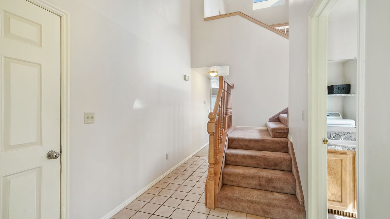 882 W Schneitter Circle