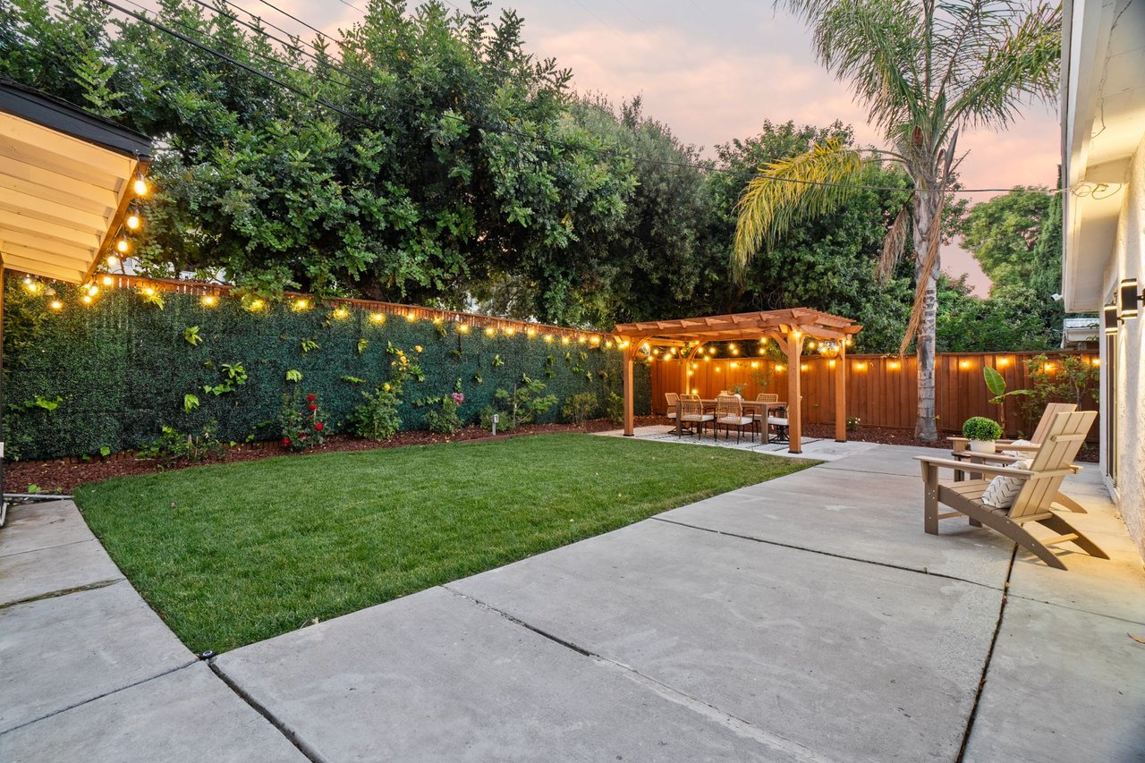 850 Las Palmas Drive
