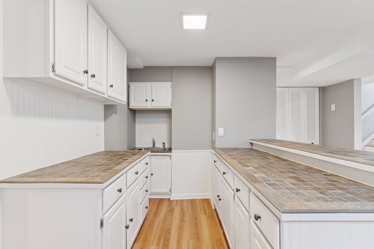 *PENDING* 4516 Vandervork Ave, Edina